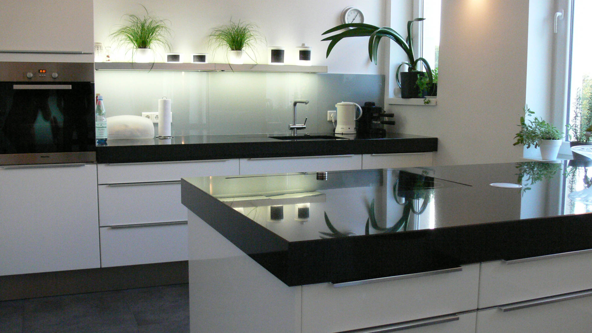 Arbeitsplatte Küche Granit mit Blende